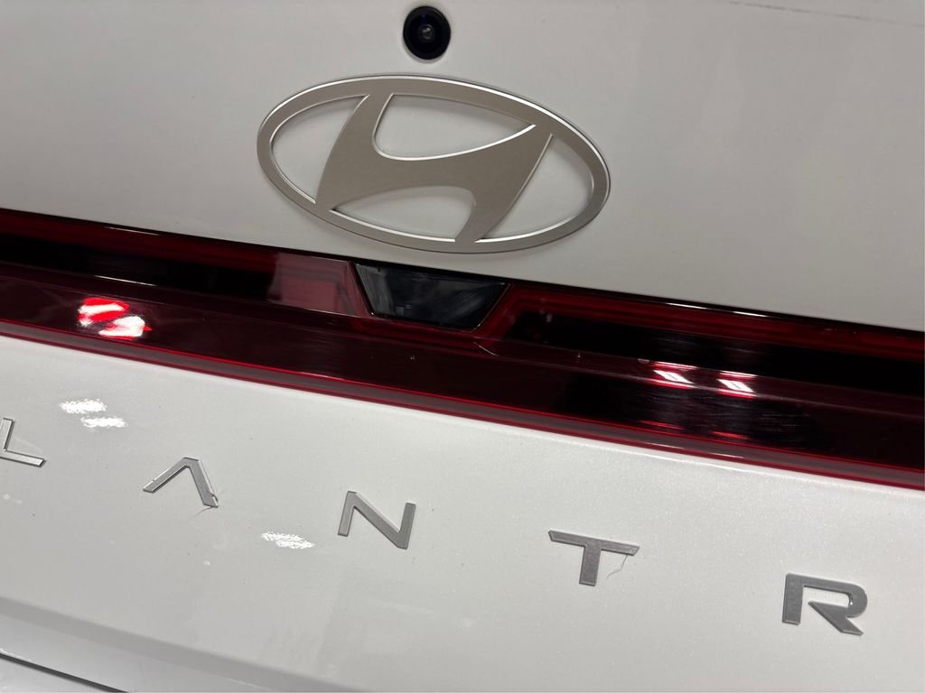 Certified Used 2025 White Hyundai SE image 15