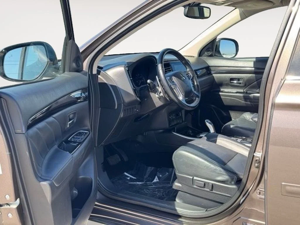 Used 2018  Mitsubishi SEL image 10