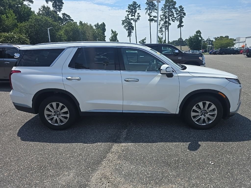 Used 2024 White Hyundai SEL image 4