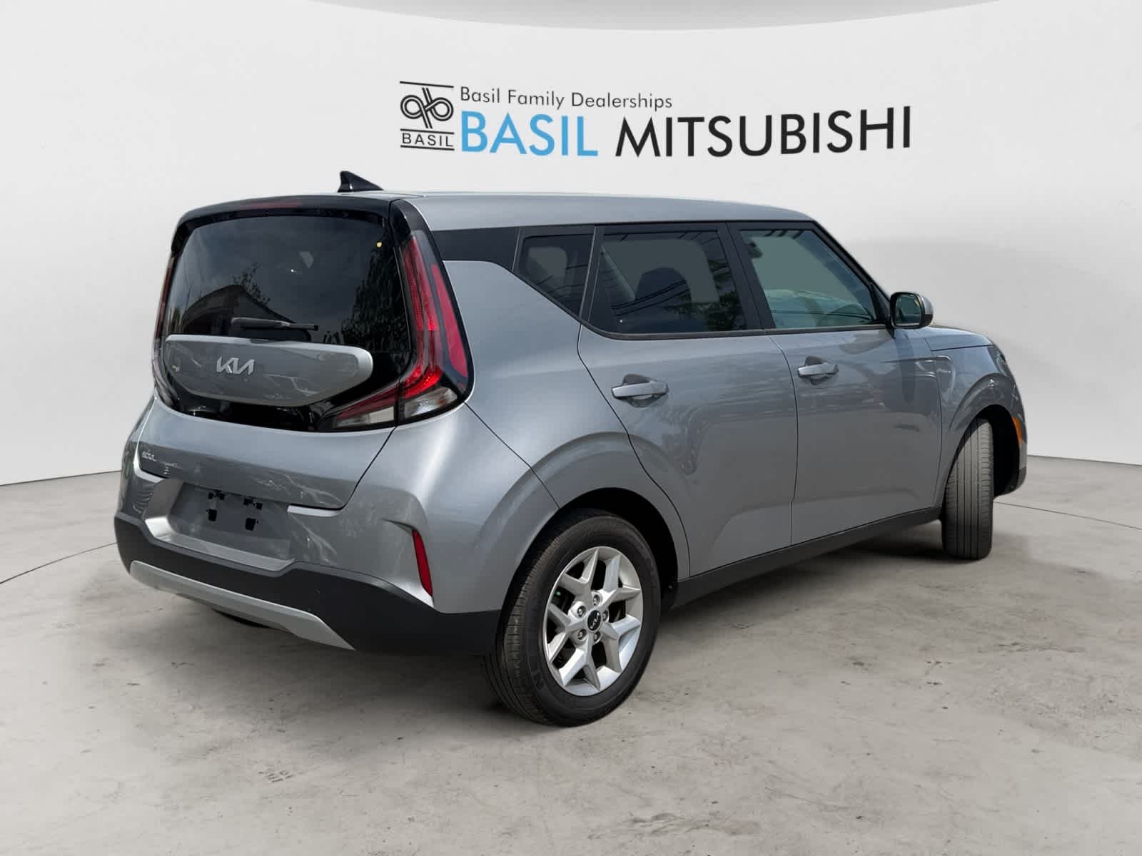Used 2023 Steel Gray Kia LX image 5