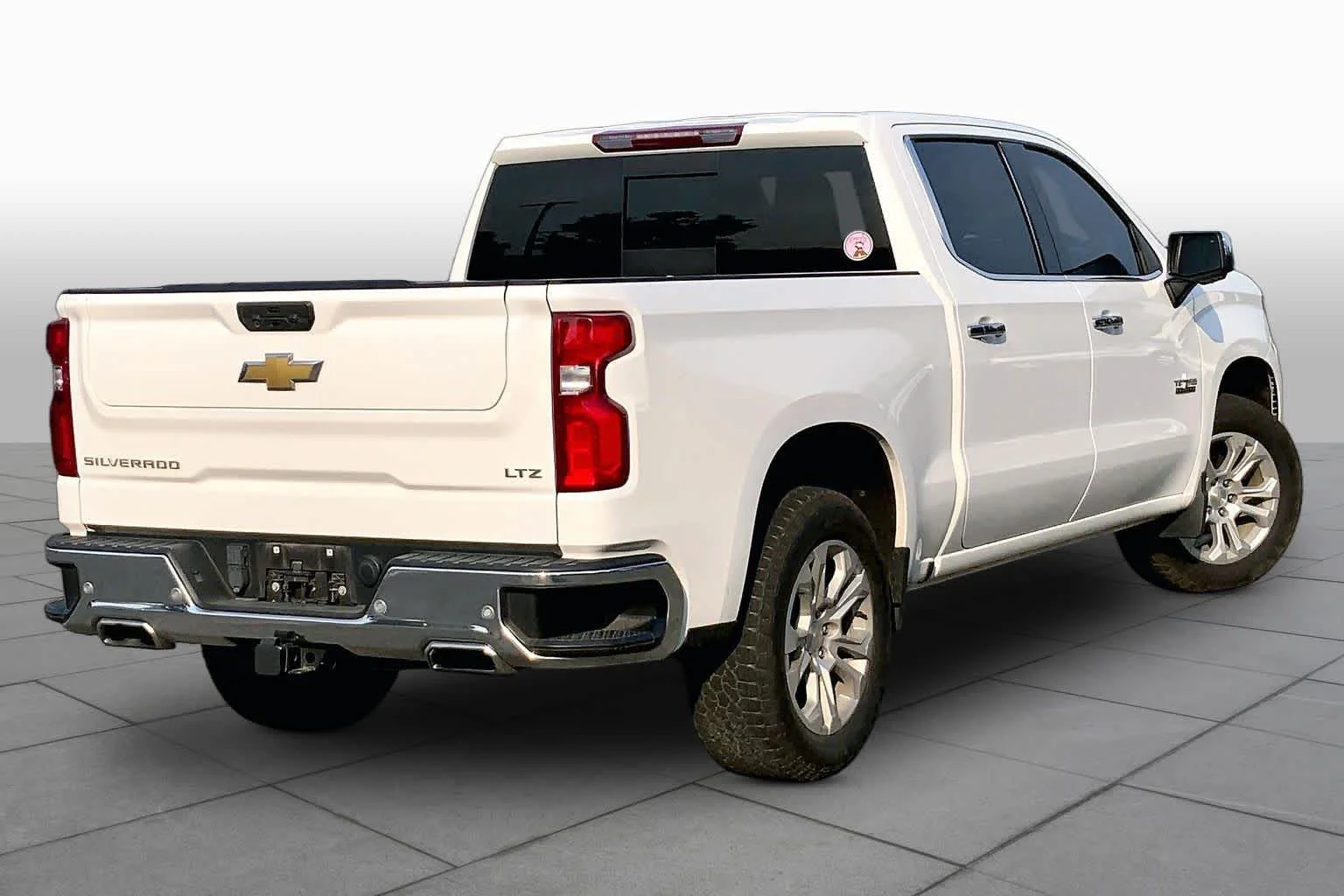 Used 2022 Summit White Chevrolet LTZ image 13