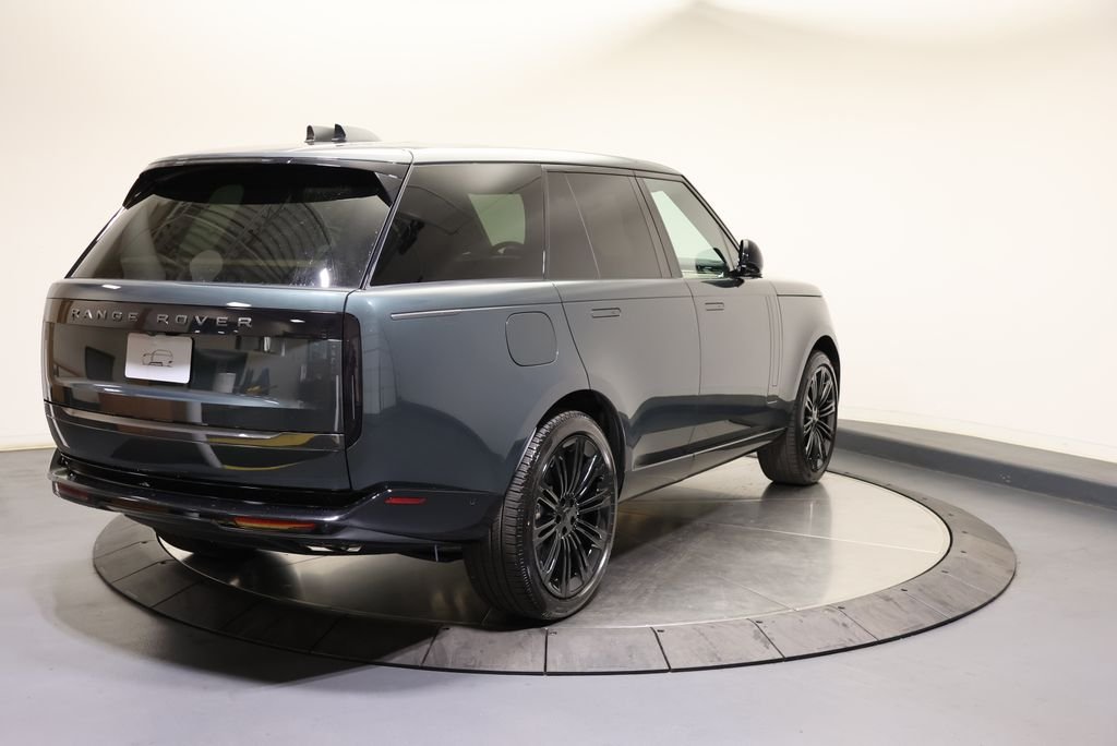 New 2026 Belgravia Green Land Rover SE image 5