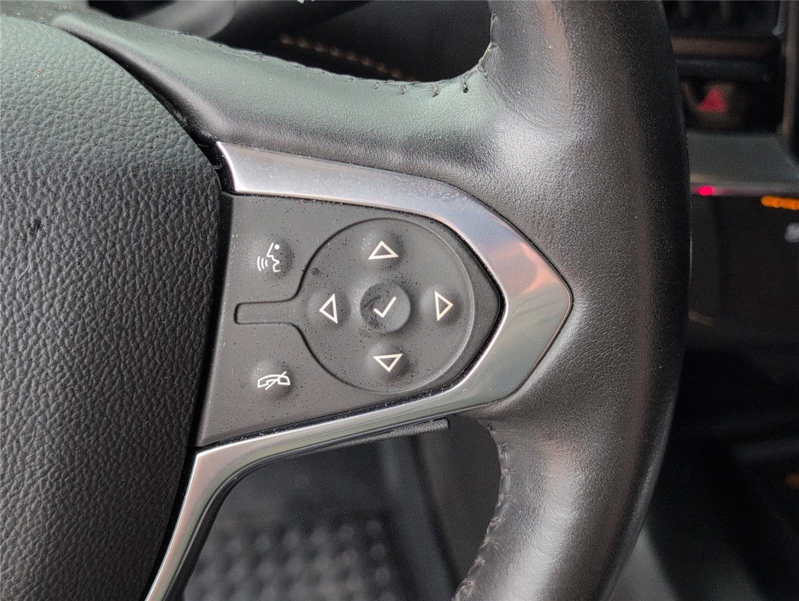 Used 2021 Iridescent Pearl Tricoat Chevrolet Premier image 27