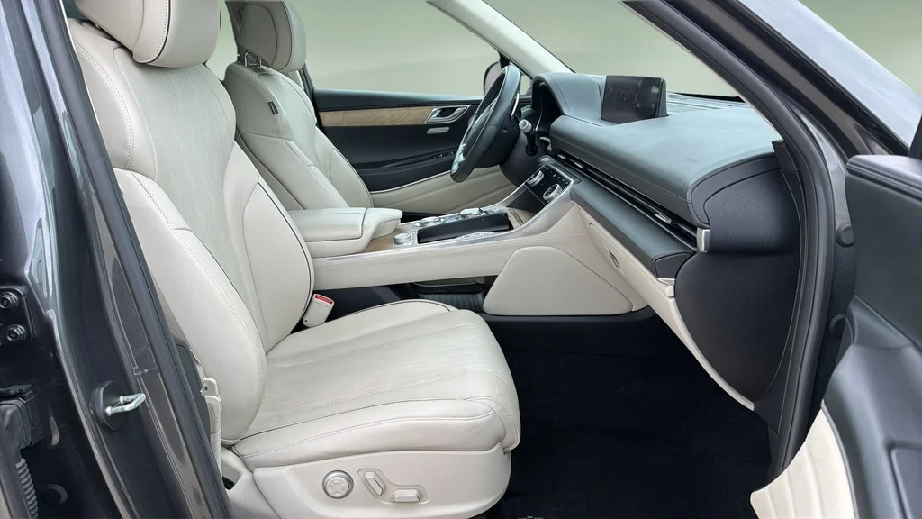 Used 2023 Himalayan Gray Genesis 2.5T image 11