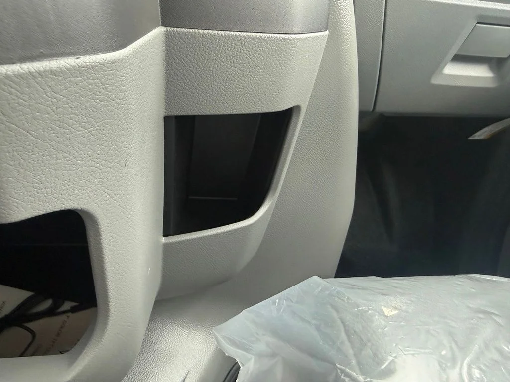 New 2027 Oxford White Ford E-450 DRW image 27