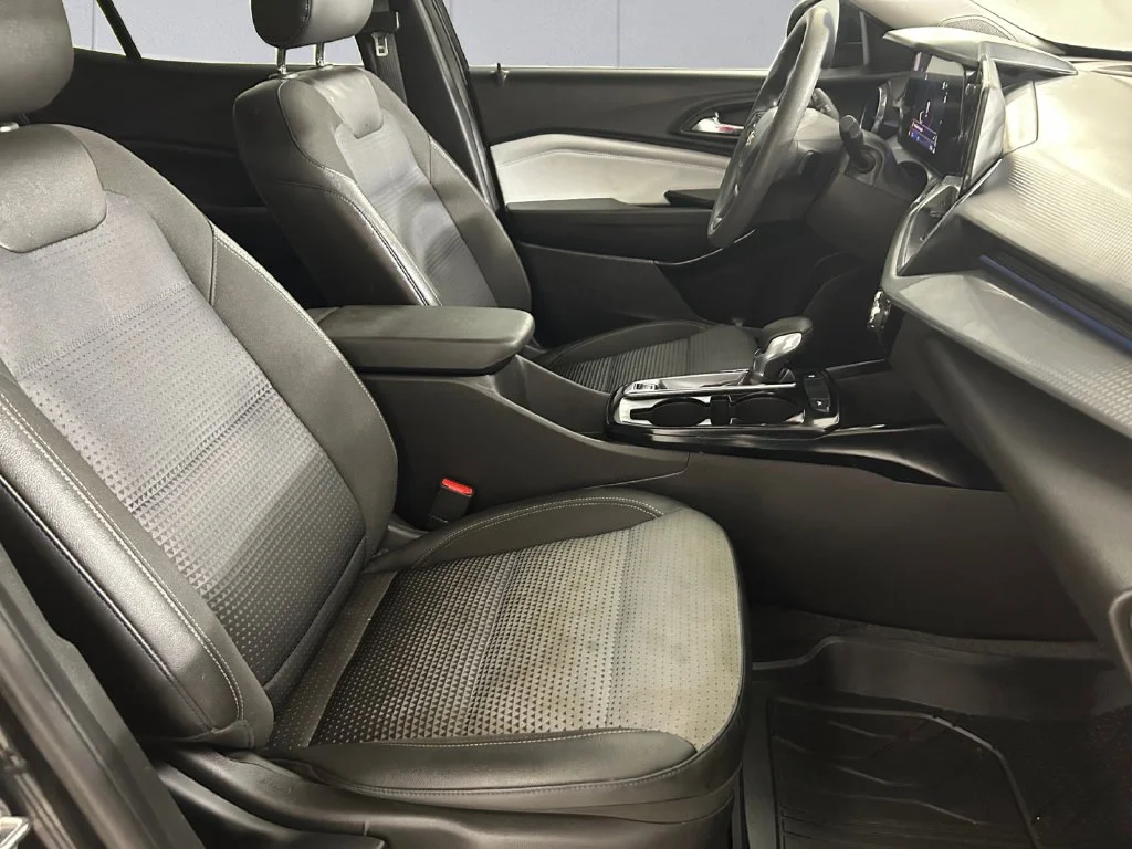 Used 2025 Black Chevrolet LT image 13