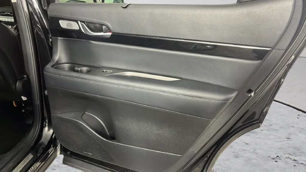 Used 2021 Black Hyundai Limited image 19