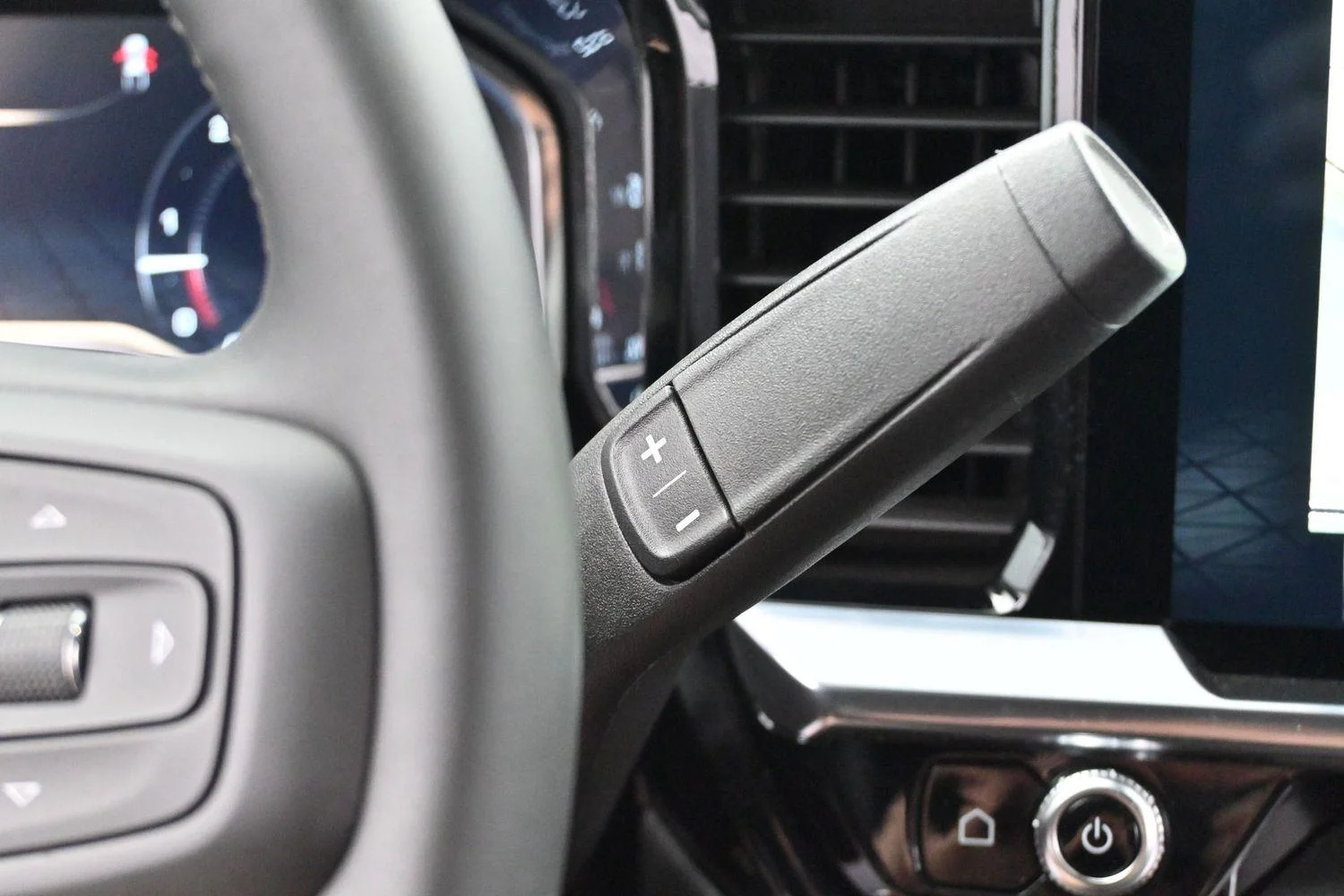 Used 2025 Onyx Black GMC Elevation image 26