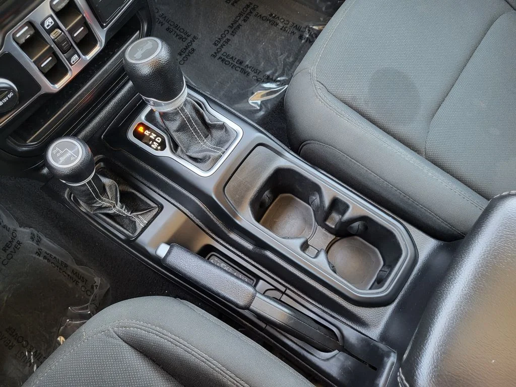 Used 2021 White Jeep Unlimited Sahara image 15