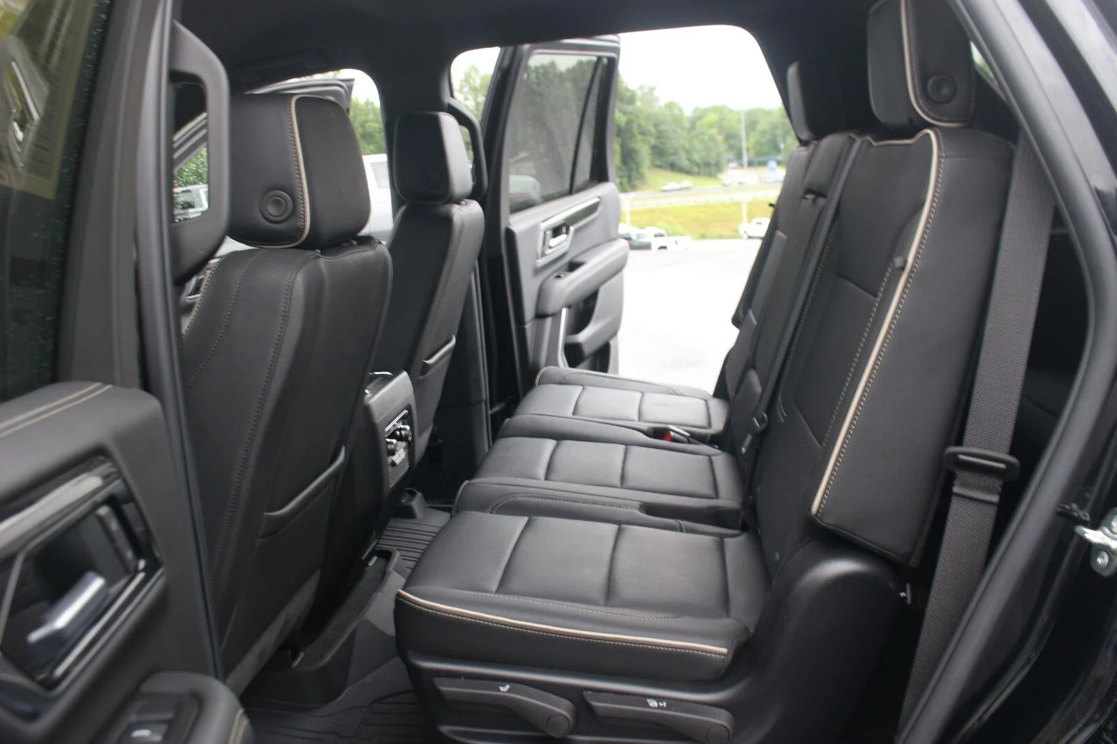 Used 2026 Onyx Black GMC Elevation image 35