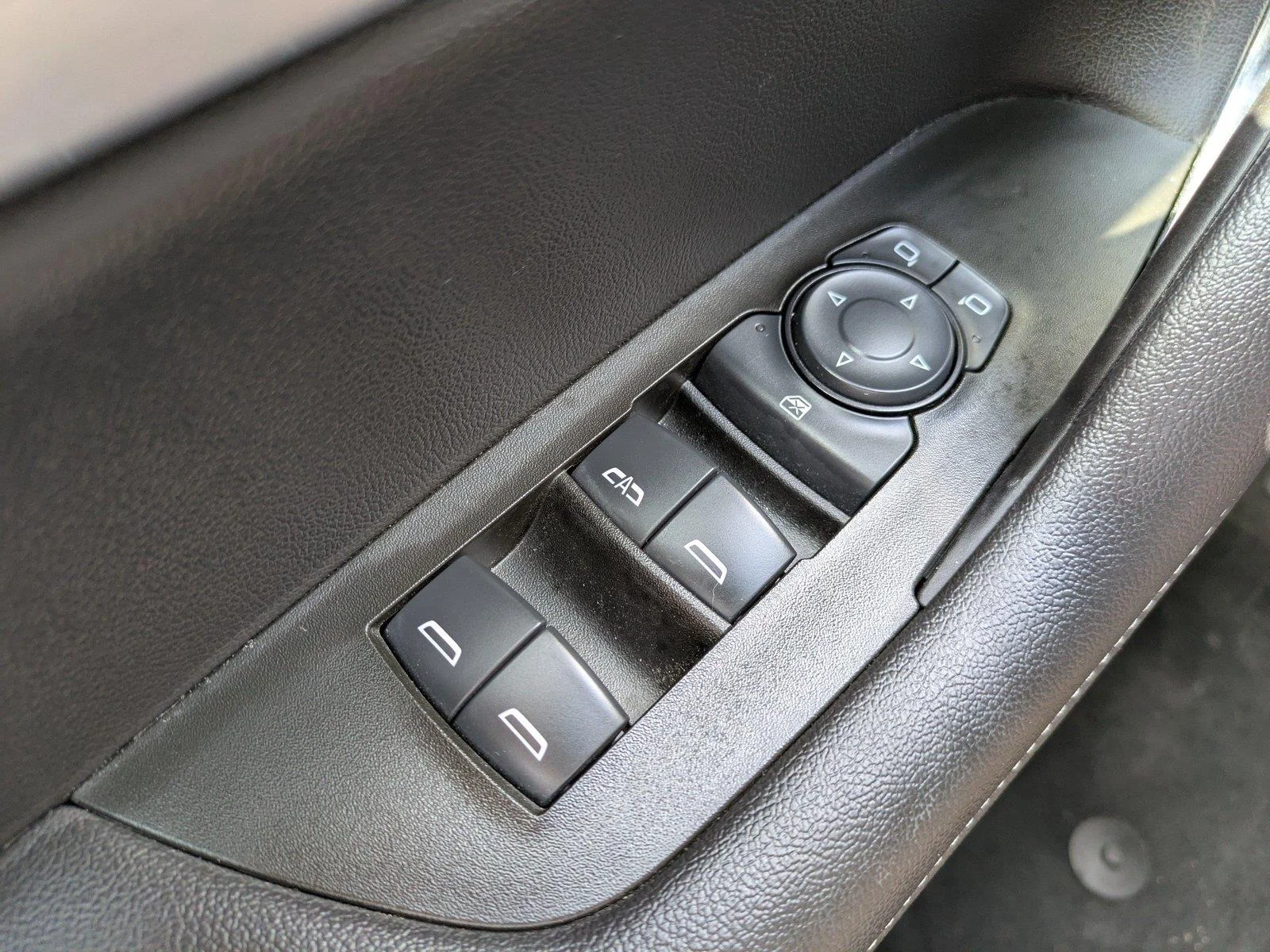 Used 2024 Summit White Chevrolet LT image 23