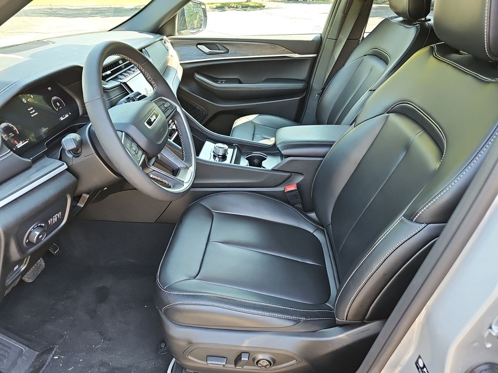 Certified Used 2025 Silver Zynith Jeep Limited image 17