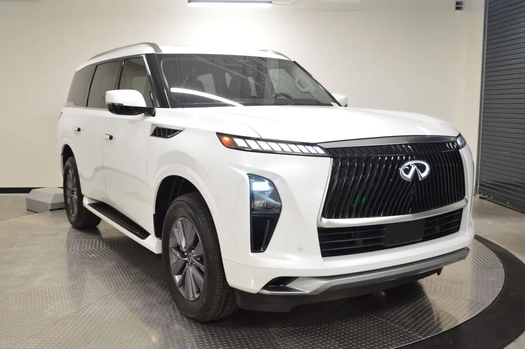 Certified Used 2025 White INFINITI PURE image 9