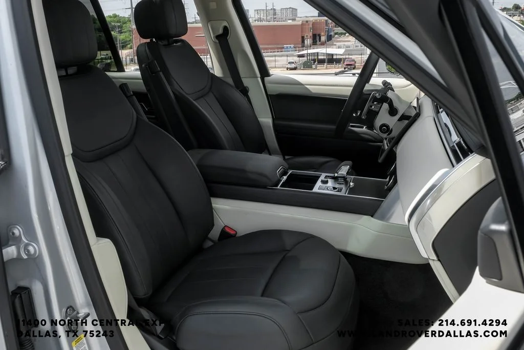 Used 2023 Silver Land Rover SE image 33