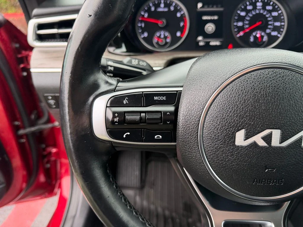 Used 2022 Passion Red Kia EX image 17