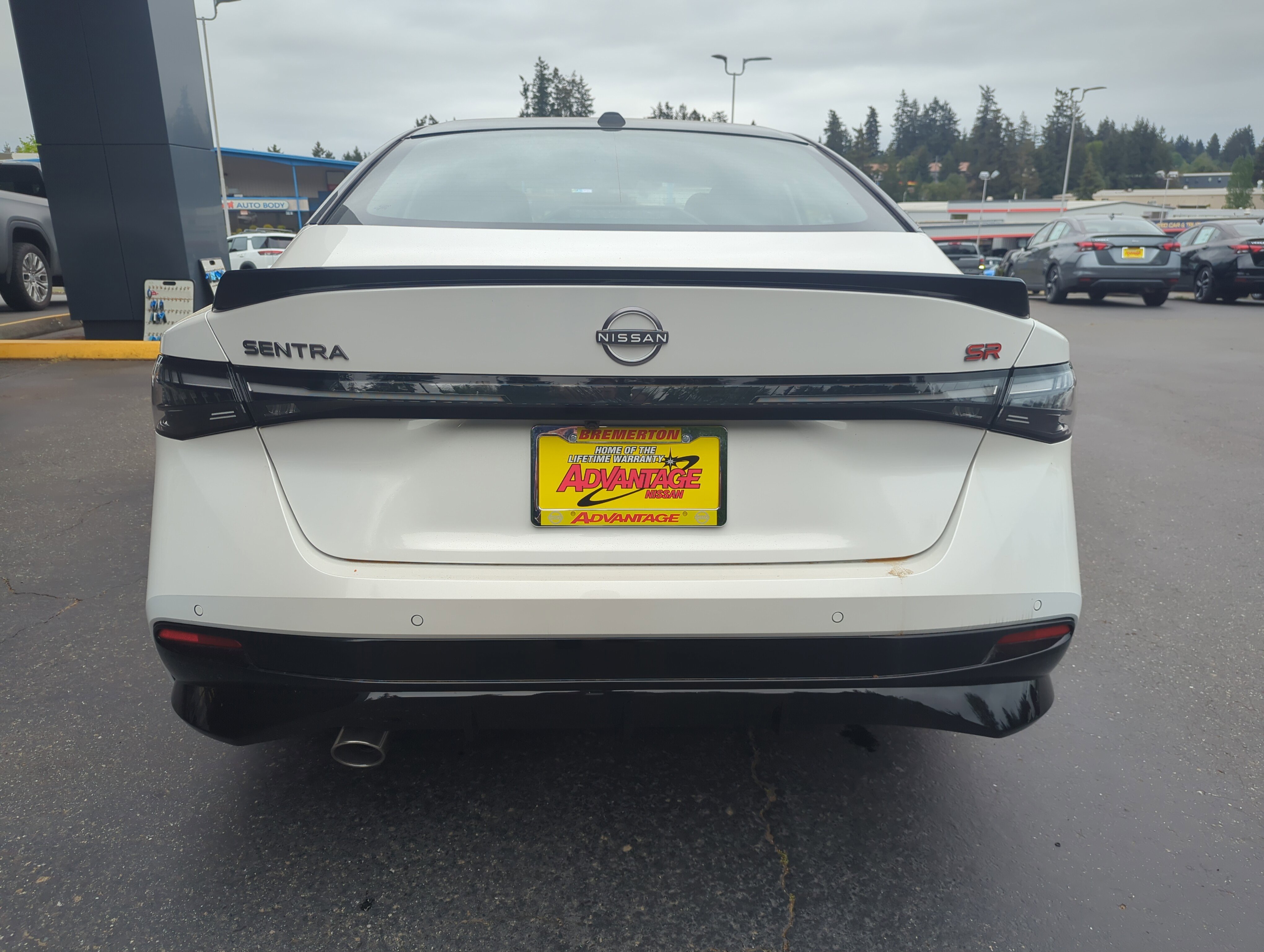 New 2026 Aspen White Tricoat/Super Black Nissan SR image 4
