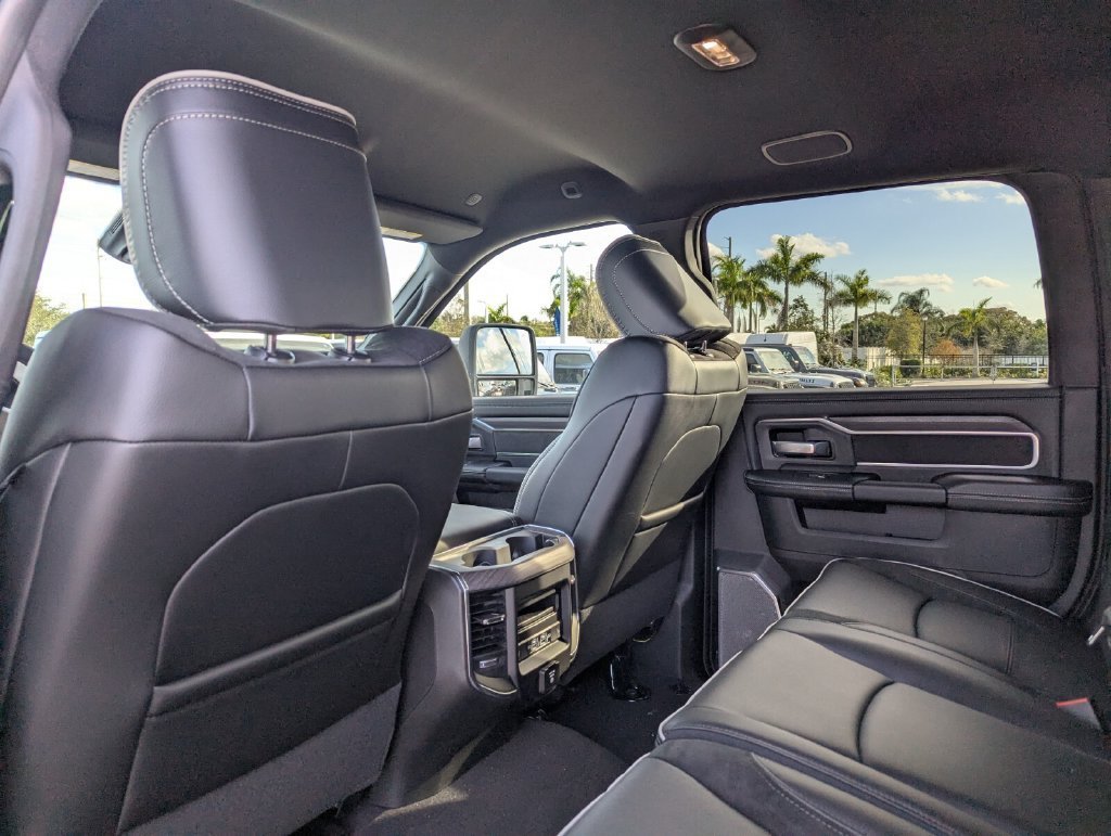2026 RAM 3500 Laramie - Photo 10