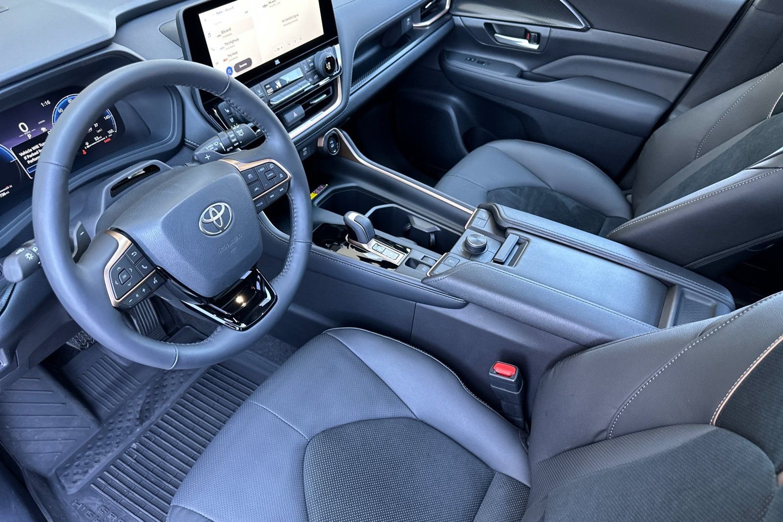 Used 2026  Toyota MAX Platinum image 10