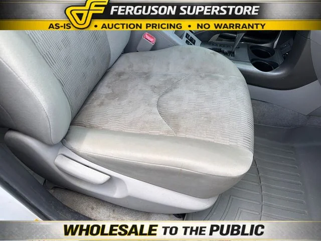 Used 2010 White Toyota Base image 26