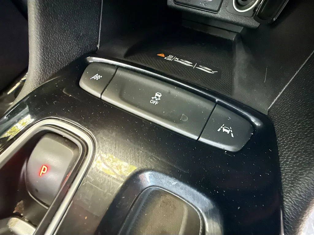Used 2022 White Chevrolet LT image 34