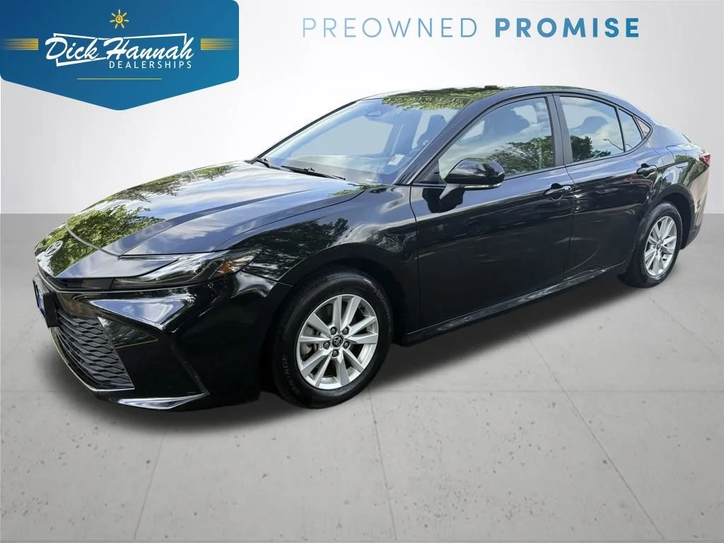 2025 Toyota Camry LE Hybrid's photo