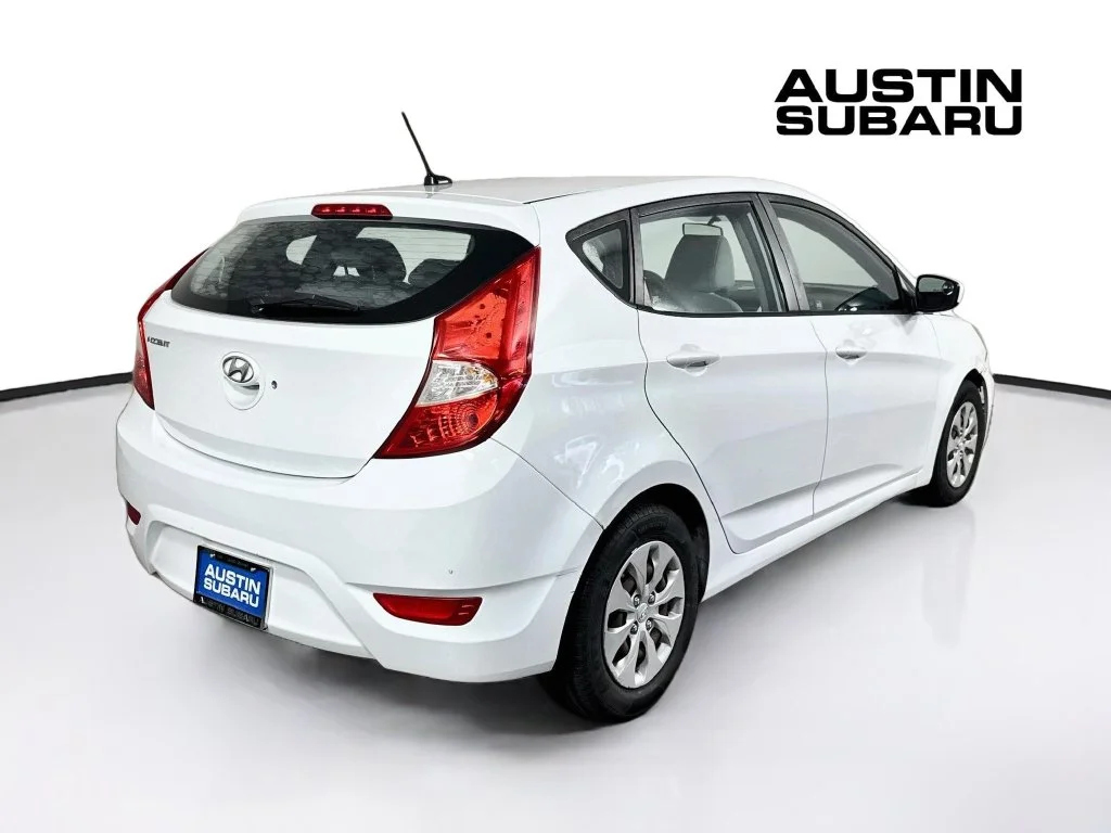 Used 2016 White Hyundai SE image 7