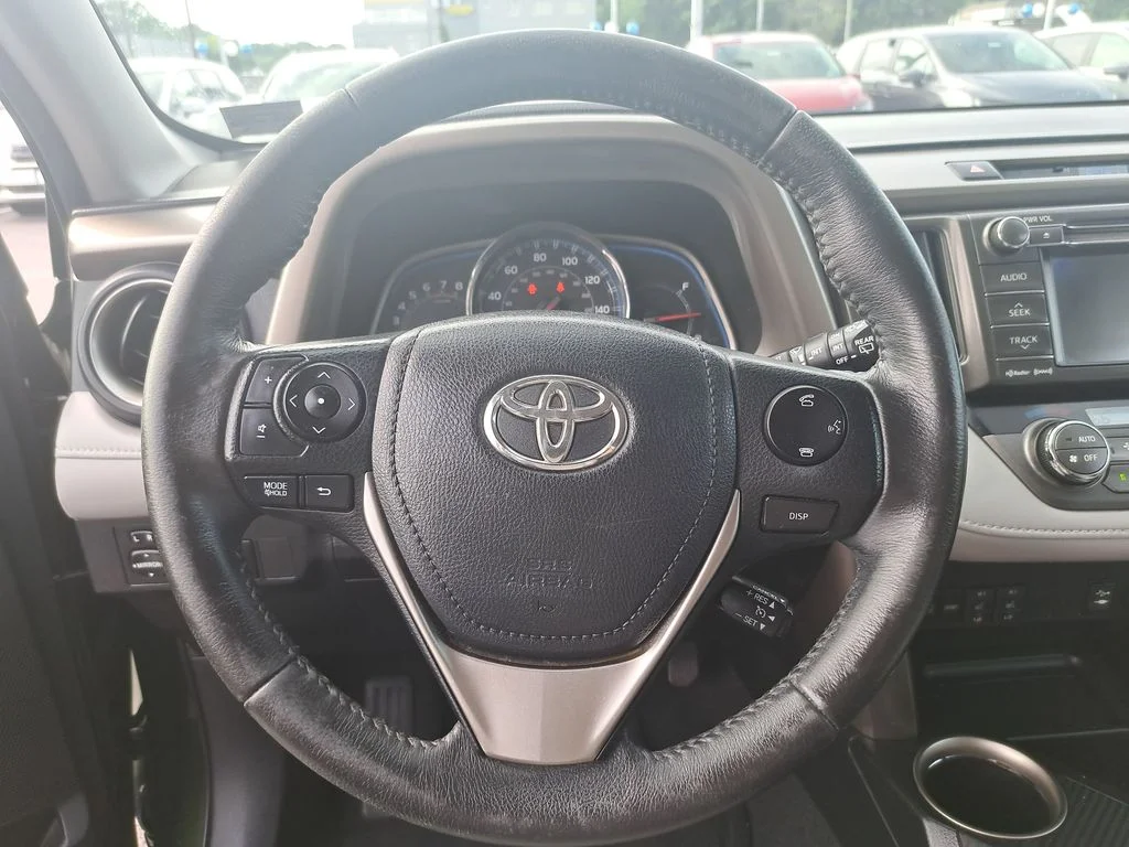 Used 2013 Green Toyota Limited image 23