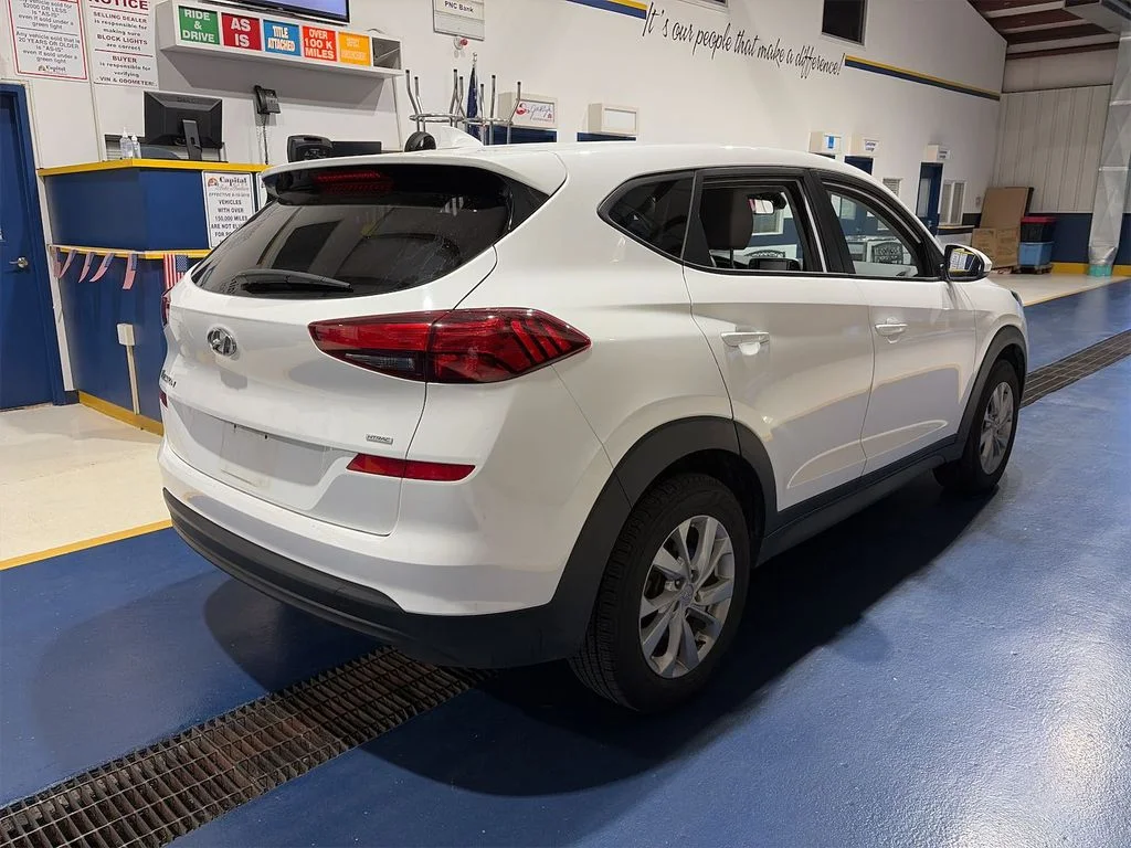 Used 2019 White Hyundai SE image 4