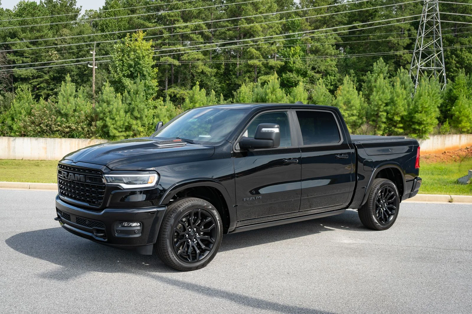 New 2026 Diamond Black Crystal Pearl-Coat Exterior Paint RAM Limited image 10