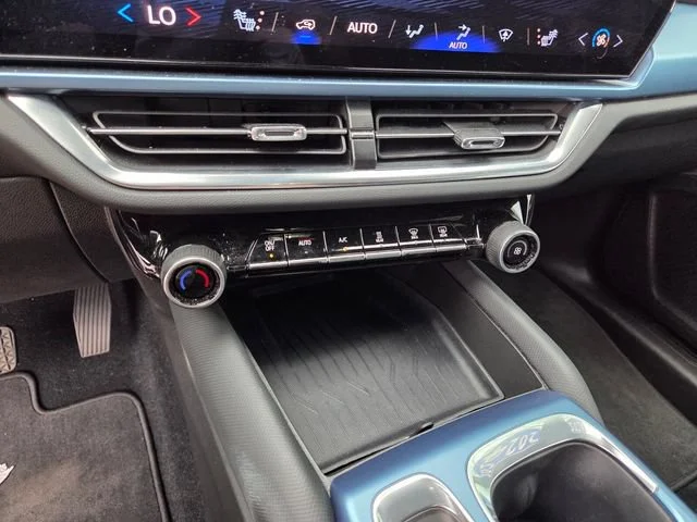 2024 Chevrolet Equinox EV LT - Photo 23