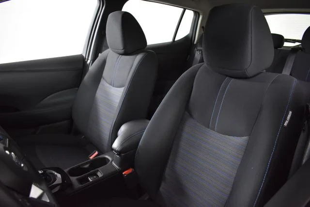 Used 2022 Silver Nissan SV Plus image 14