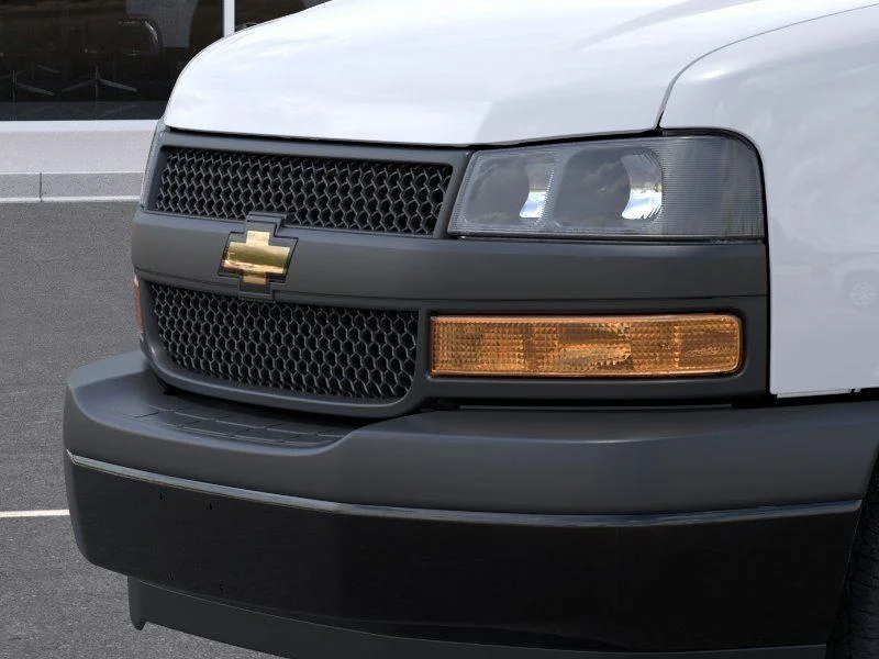 New 2026 Summit White Chevrolet WT image 13