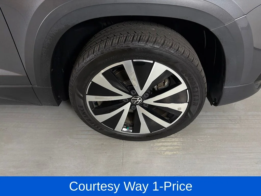 Used 2024 Gray Volkswagen 1.5T SE image 12
