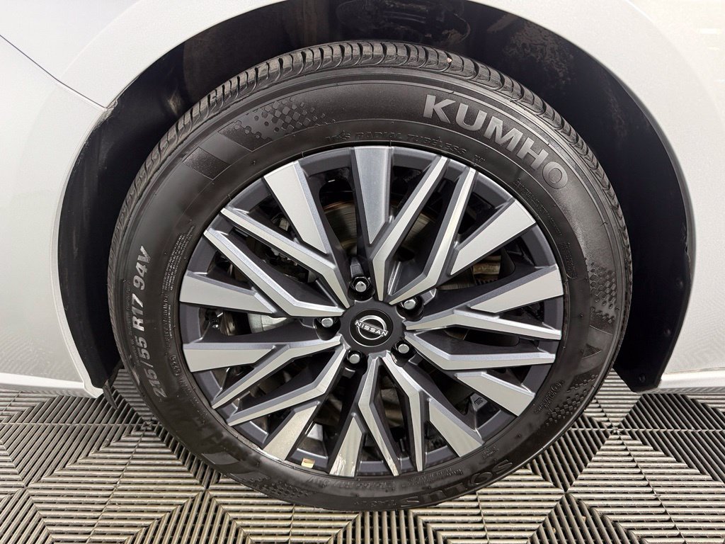 Used 2025 Silver Nissan 2.5 SV image 11