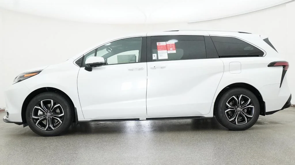 New 2026 Wind Chill Pearl Toyota Platinum image 2