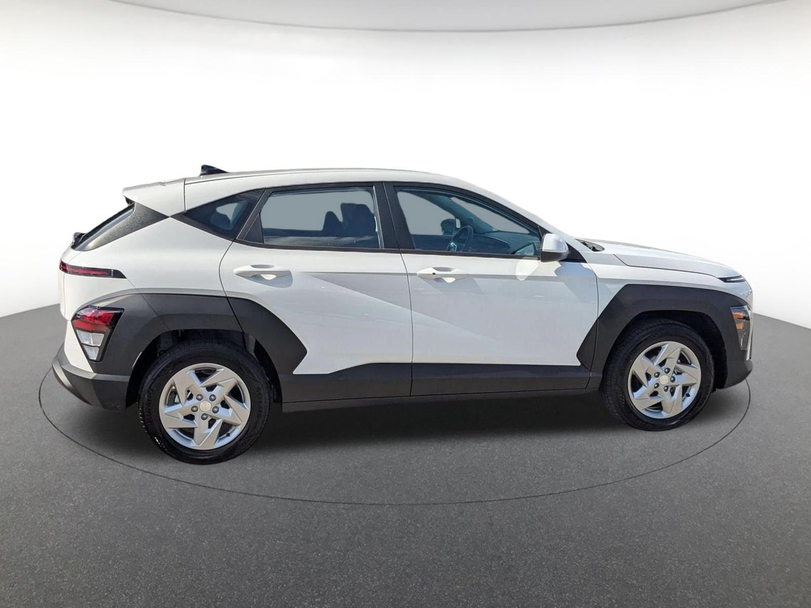 New 2027 Atlas White Hyundai SE image 3
