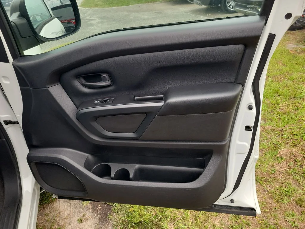Used 2022 Glacier White Nissan S image 35