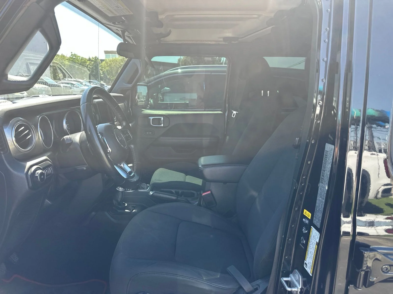 2020 Jeep Wrangler Unlimited Sahara - Photo 17