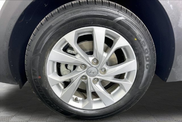 Used 2019 White Hyundai Value image 28