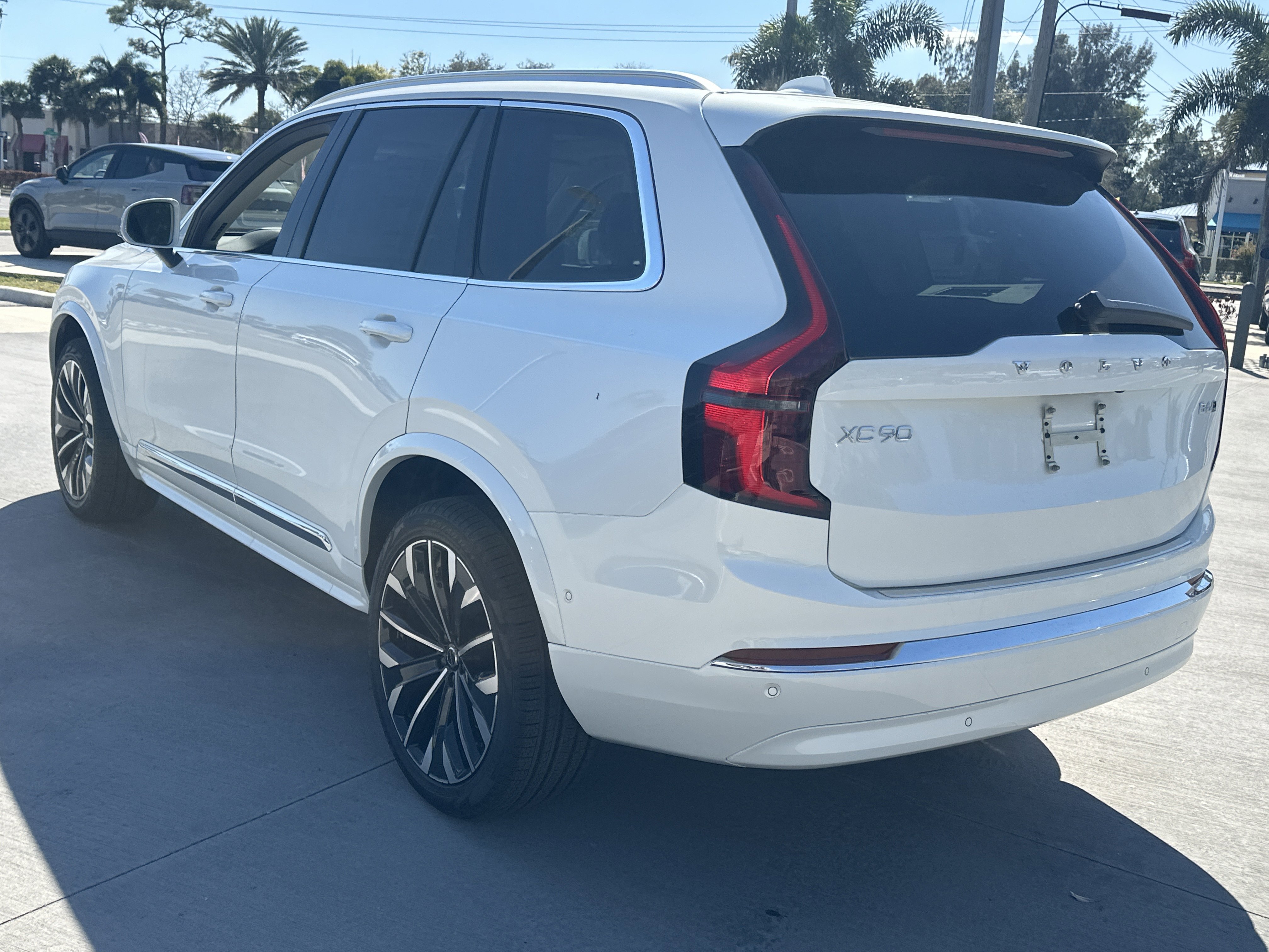 New 2026 Crystal White Volvo Ultra image 8