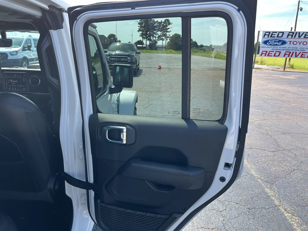 Used 2021 Bright White Clearcoat Jeep Unlimited Sahara Altitude image 23