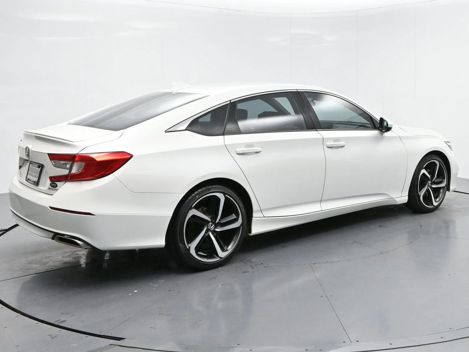 Used 2018 Platinum White Pearl Honda Sport image 7