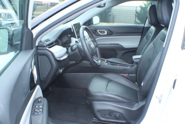 Used 2022 Bright White Clearcoat Jeep Limited image 12
