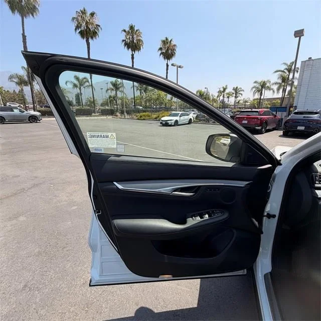 Used 2025 White INFINITI LUXE image 14
