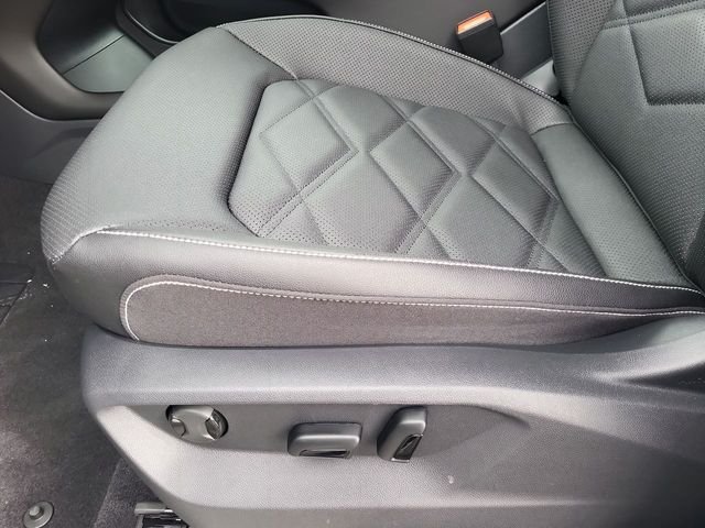 New 2026 White/off-white Volkswagen 2.0T SE w/Technology image 12