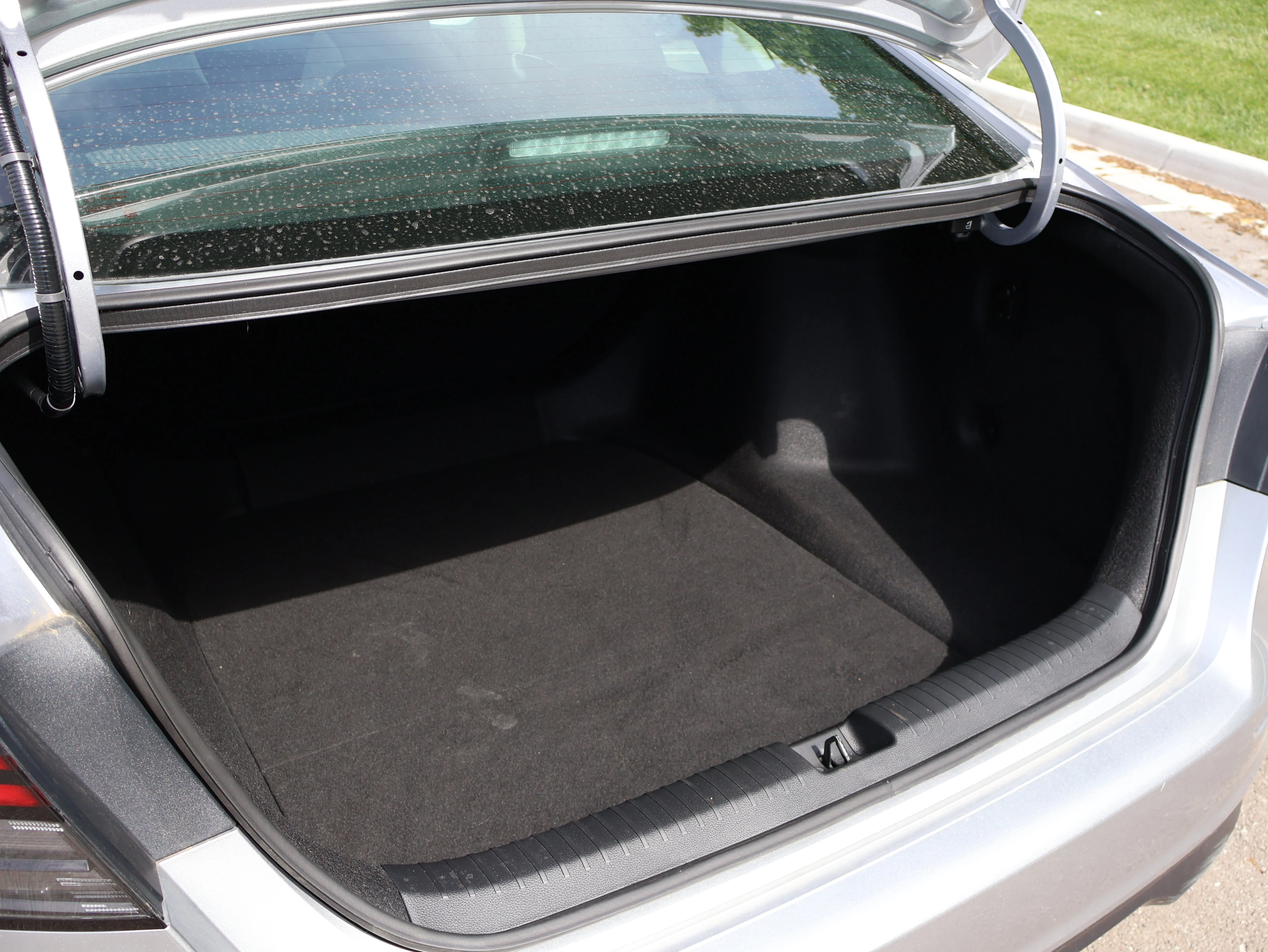 Used 2025 Solar Silver Metallic Honda LX image 16