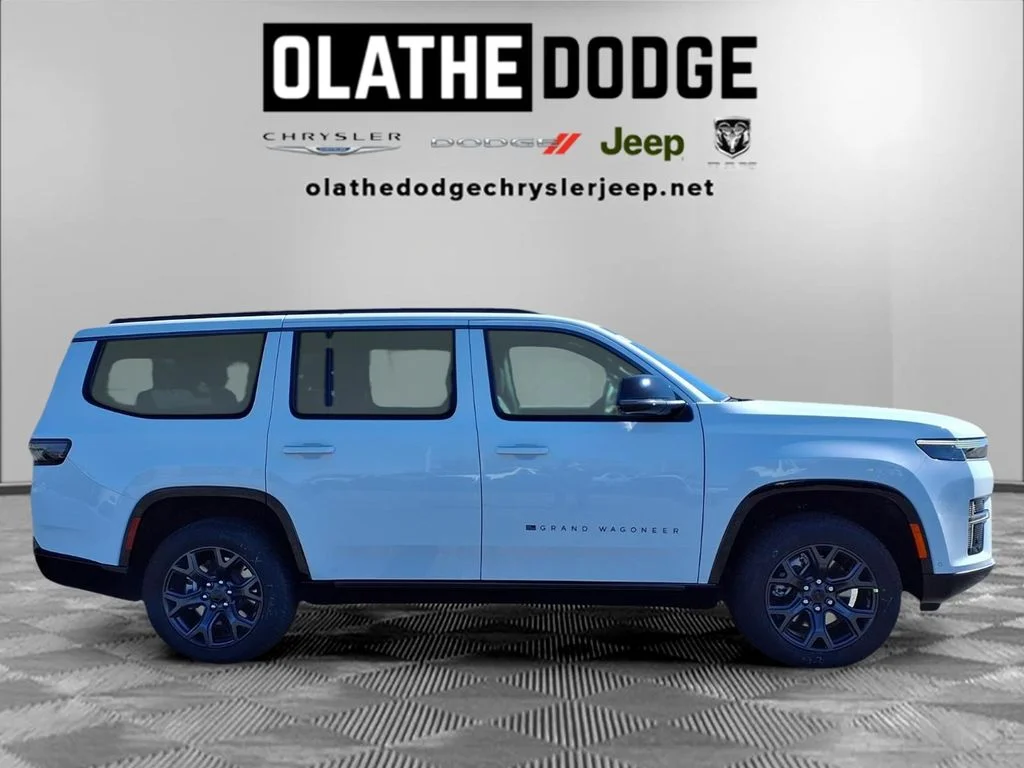New 2026 Bright White Clear-Coat Exterior Paint Jeep Limited Altitude image 34