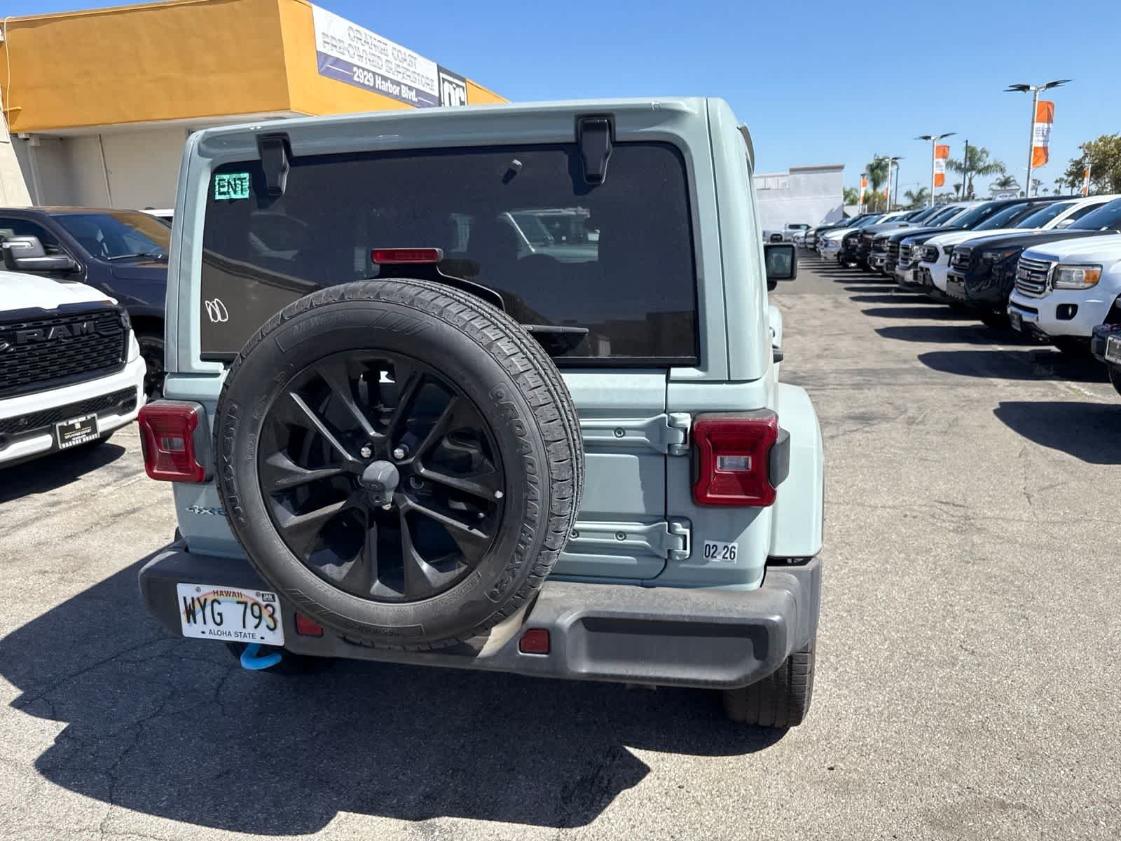 Used 2024 Earl Clearcoat Jeep Sahara image 16