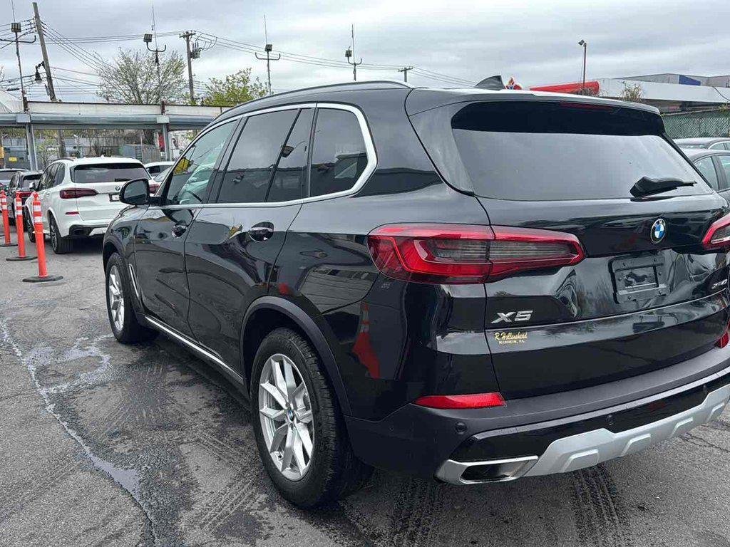Used 2019 Black Sapphire Metallic BMW xDrive40i image 6