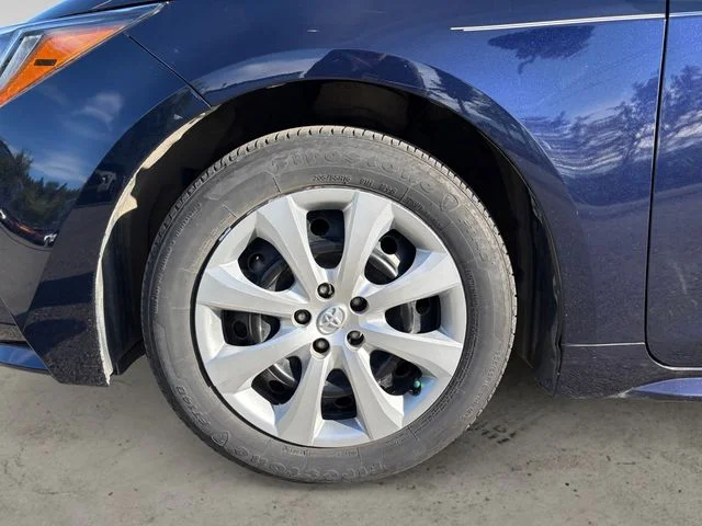 Used 2020  Toyota LE image 9